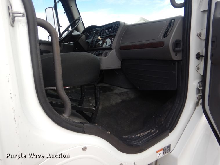 image for item HX9102 2013 Freightliner M2 106  flatbed truck