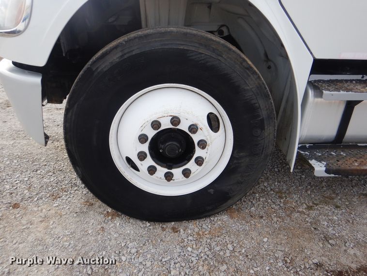 image for item HX9102 2013 Freightliner M2 106  flatbed truck