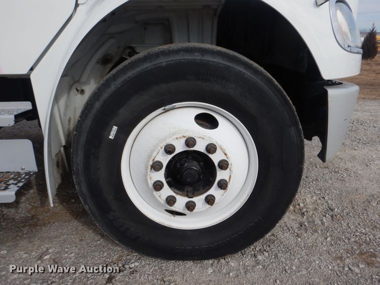 image for item HX9102 2013 Freightliner M2 106  flatbed truck