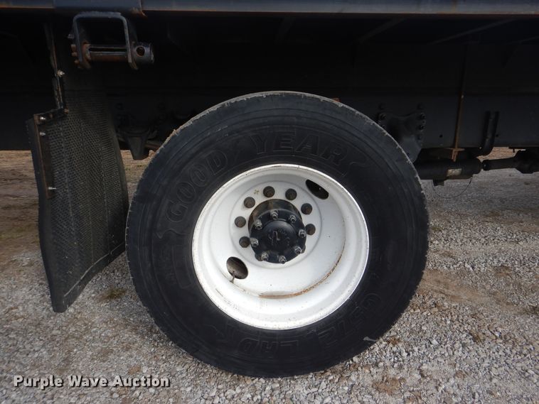 image for item HX9102 2013 Freightliner M2 106  flatbed truck