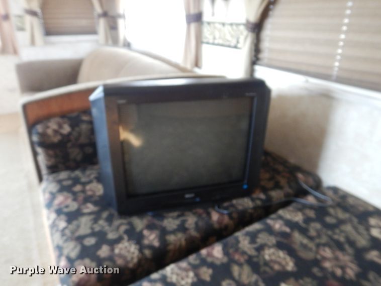 image for item HX9124 2006 Holiday Rambler Savoy LX  camper