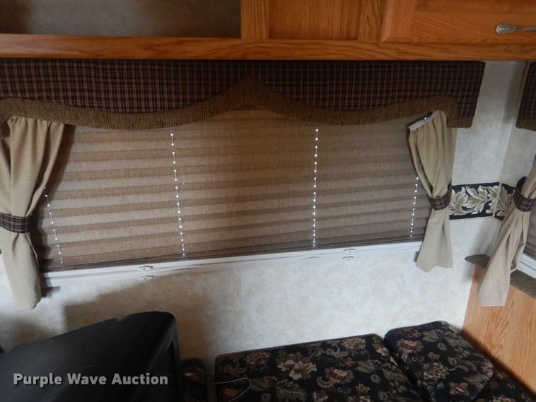 image for item HX9124 2006 Holiday Rambler Savoy LX  camper