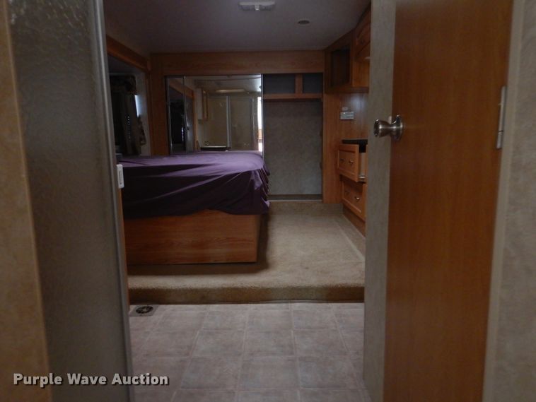 image for item HX9124 2006 Holiday Rambler Savoy LX  camper