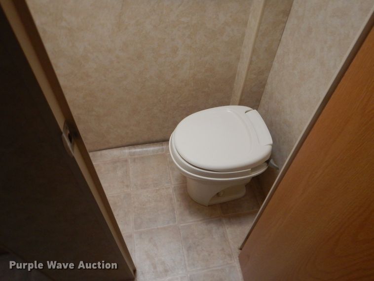 image for item HX9124 2006 Holiday Rambler Savoy LX  camper