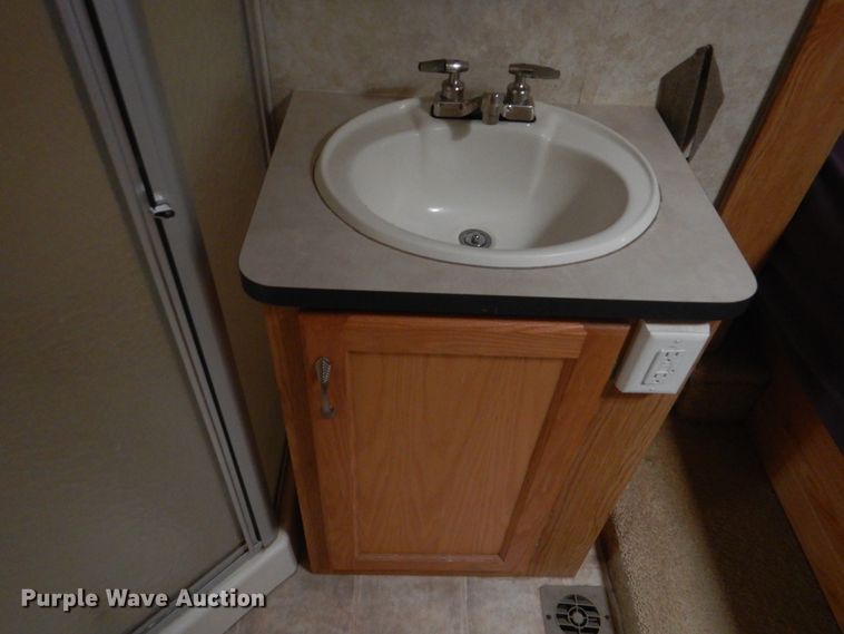 image for item HX9124 2006 Holiday Rambler Savoy LX  camper