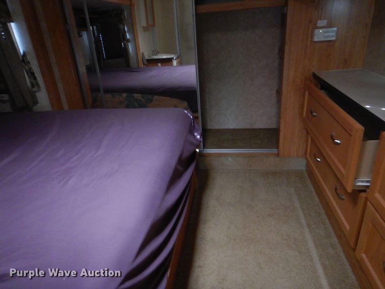 image for item HX9124 2006 Holiday Rambler Savoy LX  camper