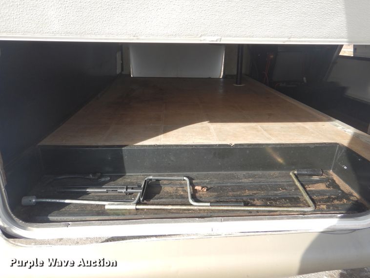 image for item HX9124 2006 Holiday Rambler Savoy LX  camper