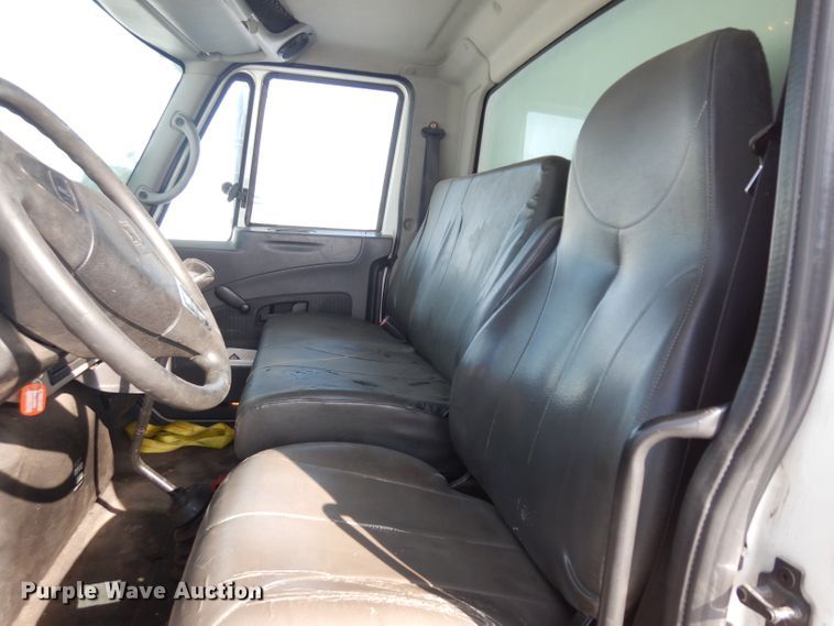 image for item IG9173 2009 International DuraStar 4300  box truck