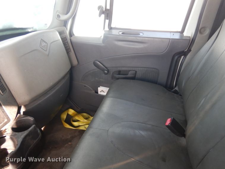 image for item IG9173 2009 International DuraStar 4300  box truck