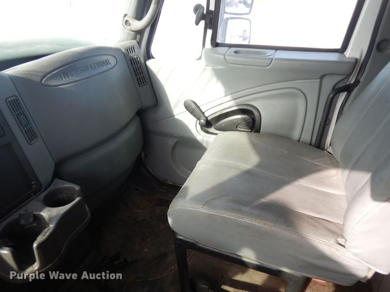image for item IG9178 2007 International 4300  box truck