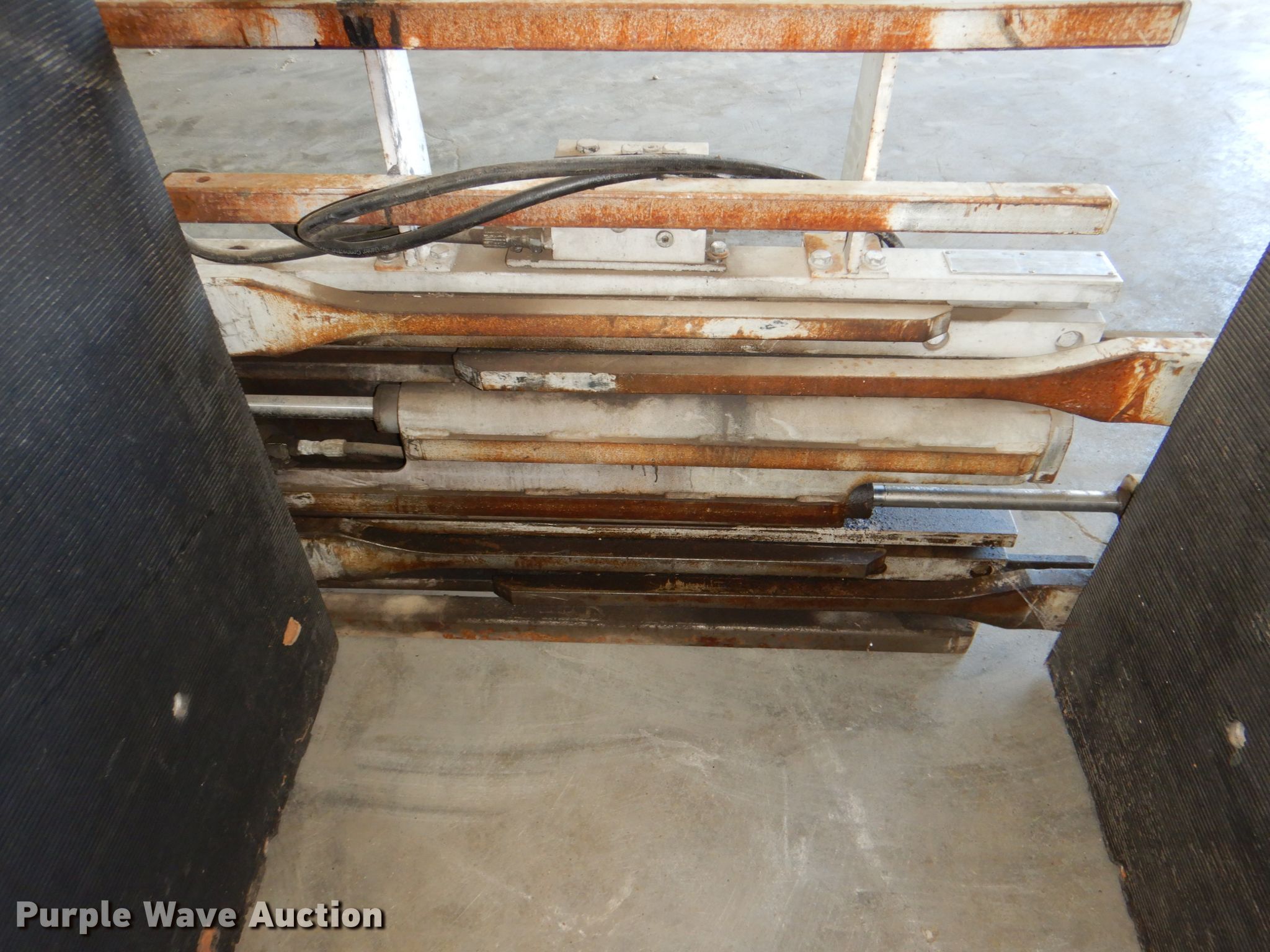 Forklift squeeze clamp in Justin, TX Item DH5437 sold Purple Wave