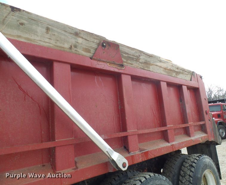 image for item DC2762 1997 Freightliner FL112  dump truck