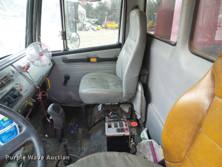 image for item DC2762 1997 Freightliner FL112  dump truck