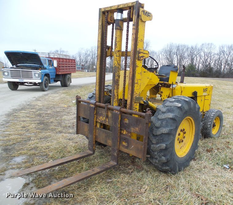 image for item DC2821 Massey Ferguson MF2200  forklift
