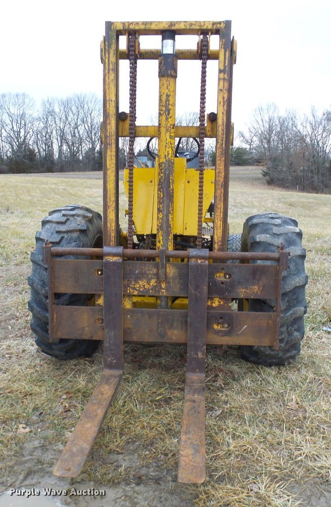 image for item DC2821 Massey Ferguson MF2200  forklift