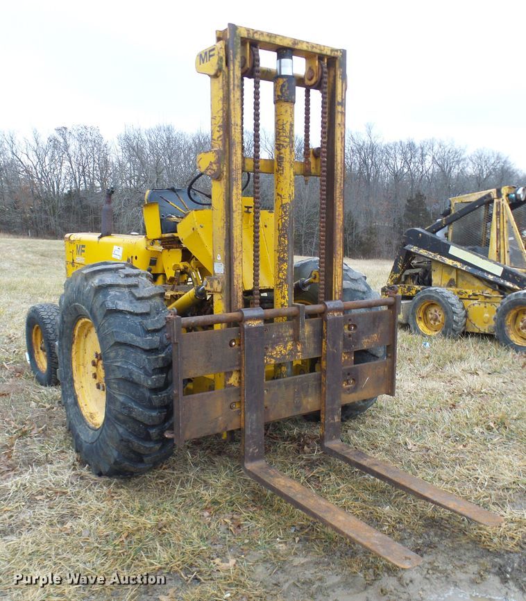 image for item DC2821 Massey Ferguson MF2200  forklift