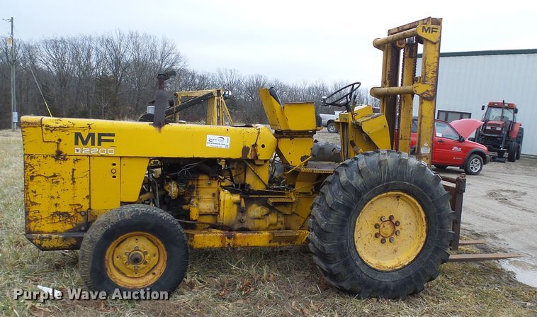 image for item DC2821 Massey Ferguson MF2200  forklift