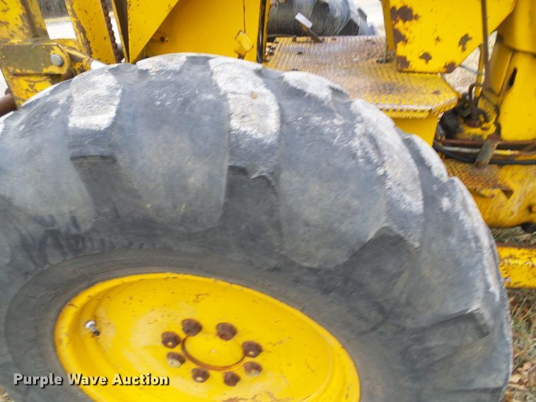 image for item DC2821 Massey Ferguson MF2200  forklift