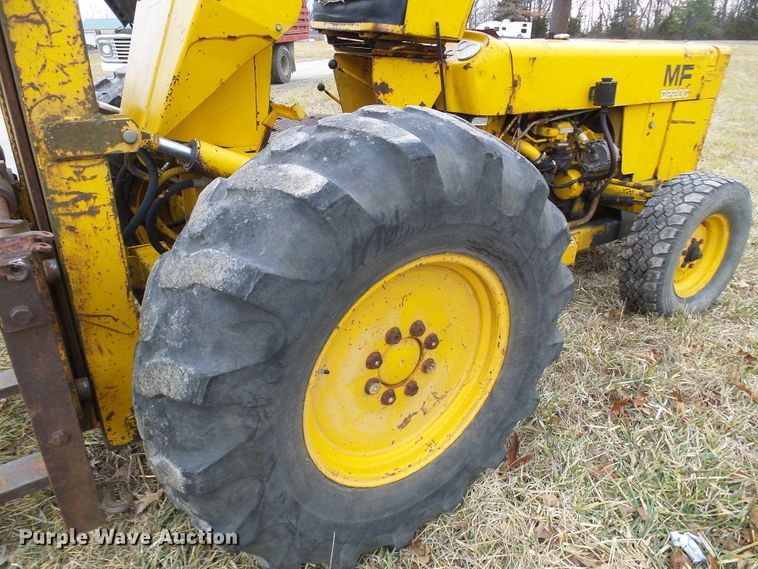 image for item DC2821 Massey Ferguson MF2200  forklift