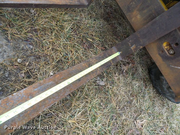 image for item DC2821 Massey Ferguson MF2200  forklift