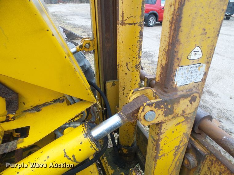 image for item DC2821 Massey Ferguson MF2200  forklift