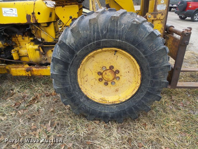 image for item DC2821 Massey Ferguson MF2200  forklift