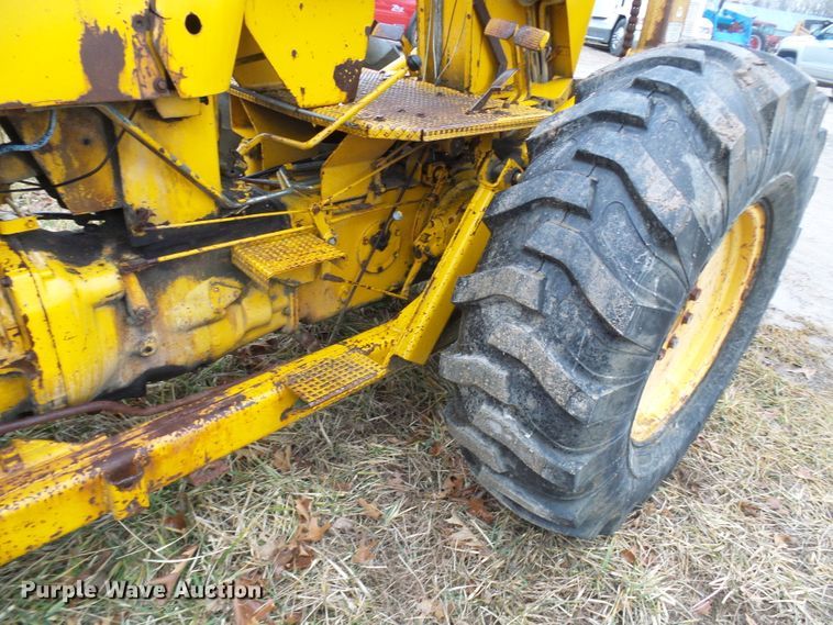 image for item DC2821 Massey Ferguson MF2200  forklift