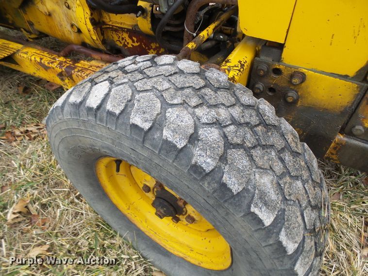 image for item DC2821 Massey Ferguson MF2200  forklift