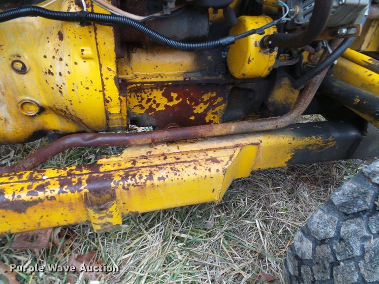 image for item DC2821 Massey Ferguson MF2200  forklift