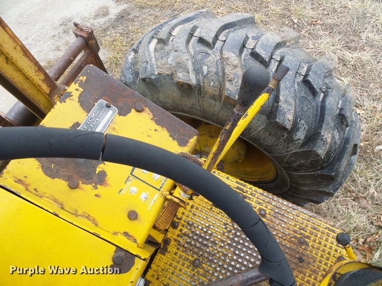 image for item DC2821 Massey Ferguson MF2200  forklift