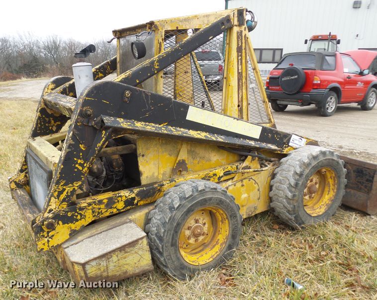 image for item DC2822 1976 New Holland L775  skid steer loader
