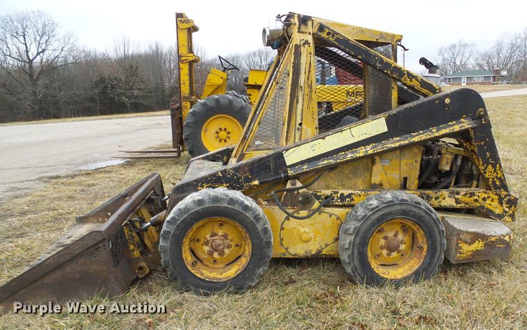 image for item DC2822 1976 New Holland L775  skid steer loader
