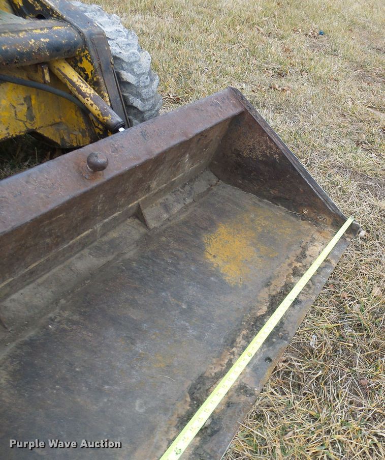 image for item DC2822 1976 New Holland L775  skid steer loader