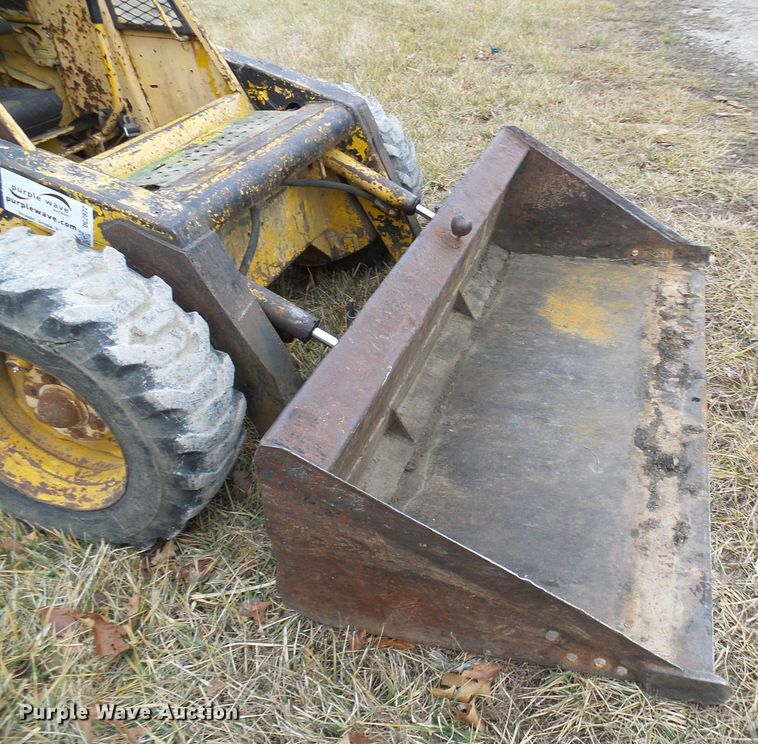 image for item DC2822 1976 New Holland L775  skid steer loader