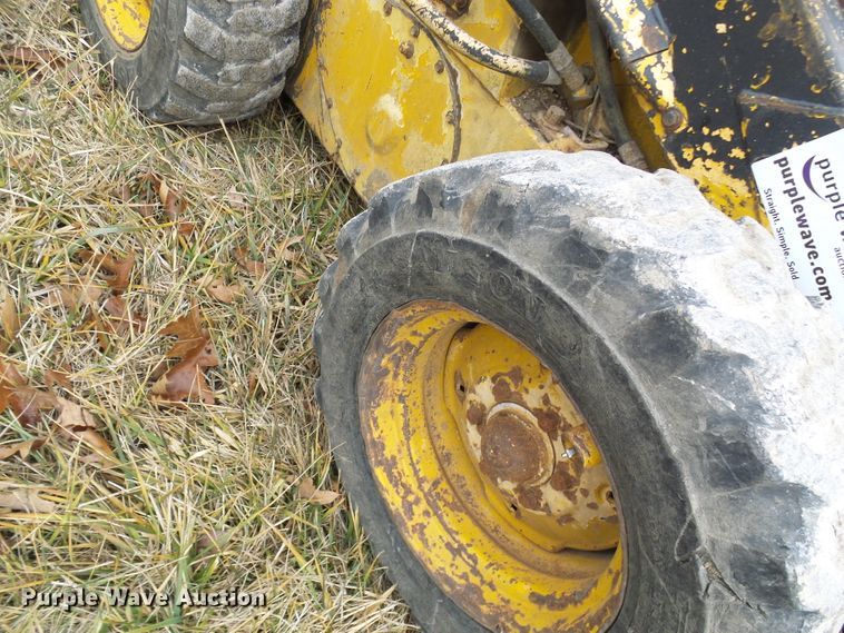 image for item DC2822 1976 New Holland L775  skid steer loader