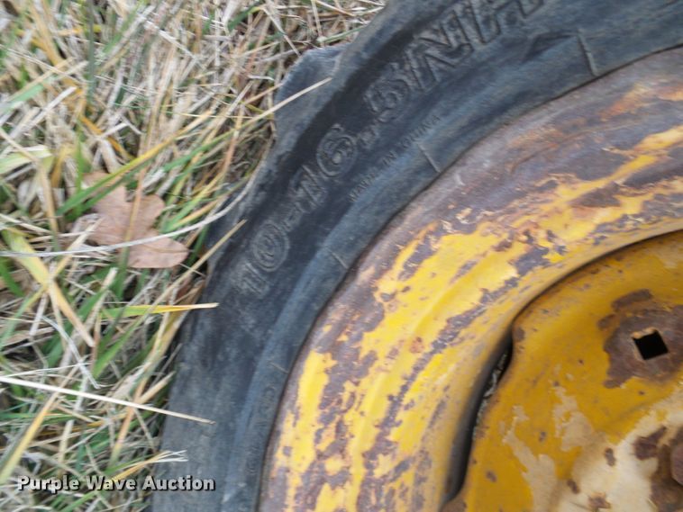 image for item DC2822 1976 New Holland L775  skid steer loader