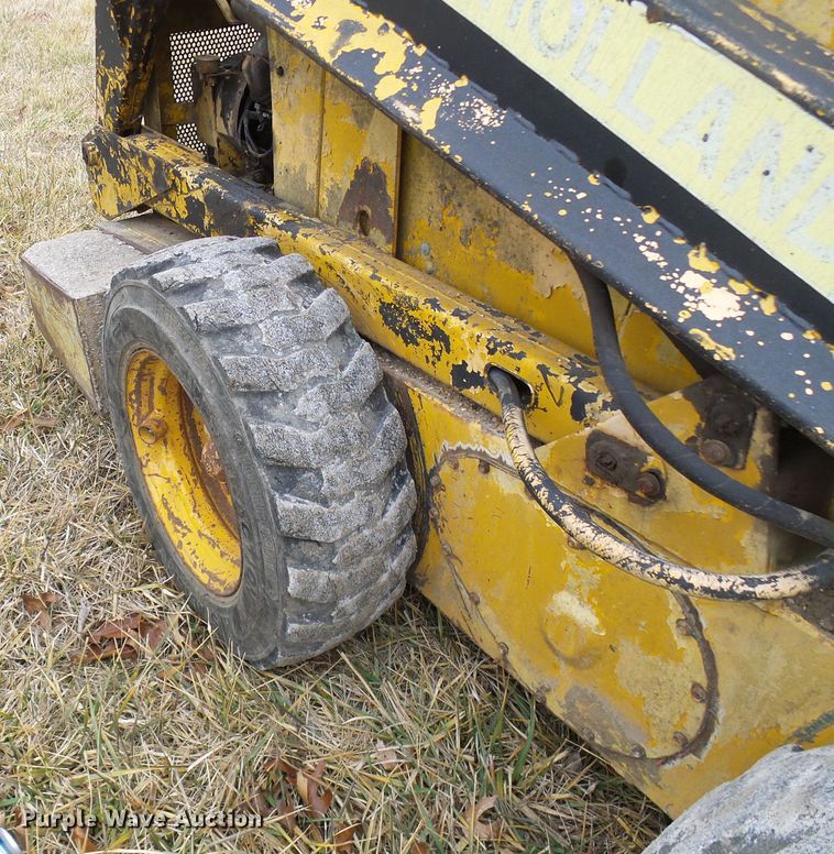 image for item DC2822 1976 New Holland L775  skid steer loader