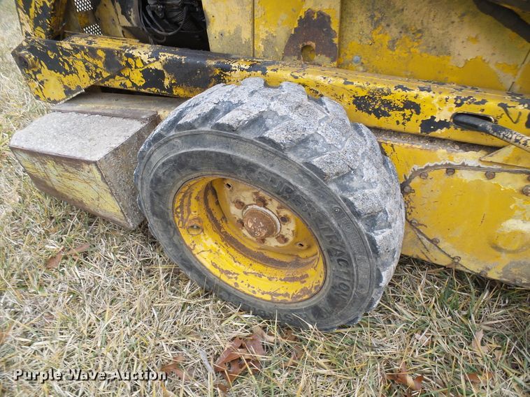 image for item DC2822 1976 New Holland L775  skid steer loader