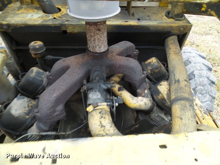 image for item DC2822 1976 New Holland L775  skid steer loader