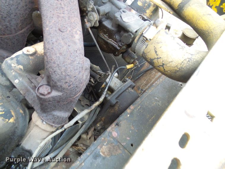 image for item DC2822 1976 New Holland L775  skid steer loader