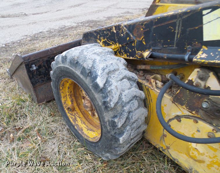 image for item DC2822 1976 New Holland L775  skid steer loader