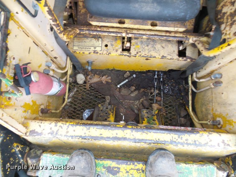 image for item DC2822 1976 New Holland L775  skid steer loader