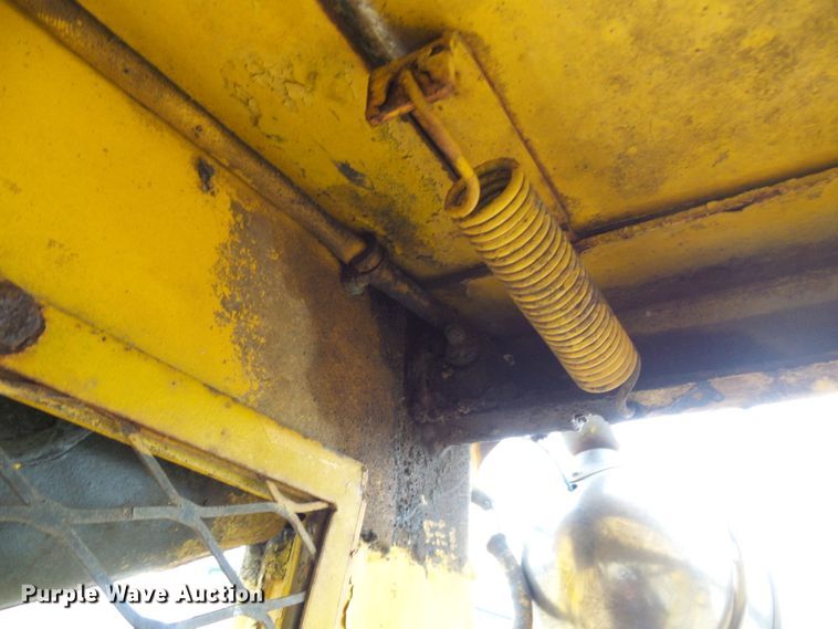 image for item DC2822 1976 New Holland L775  skid steer loader