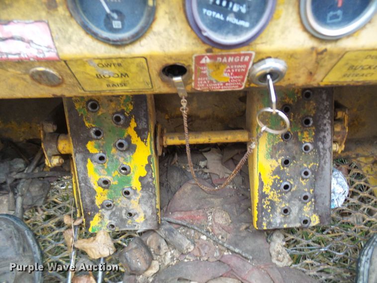 image for item DC2822 1976 New Holland L775  skid steer loader