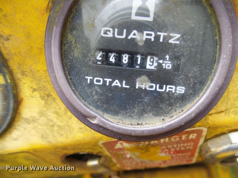 image for item DC2822 1976 New Holland L775  skid steer loader