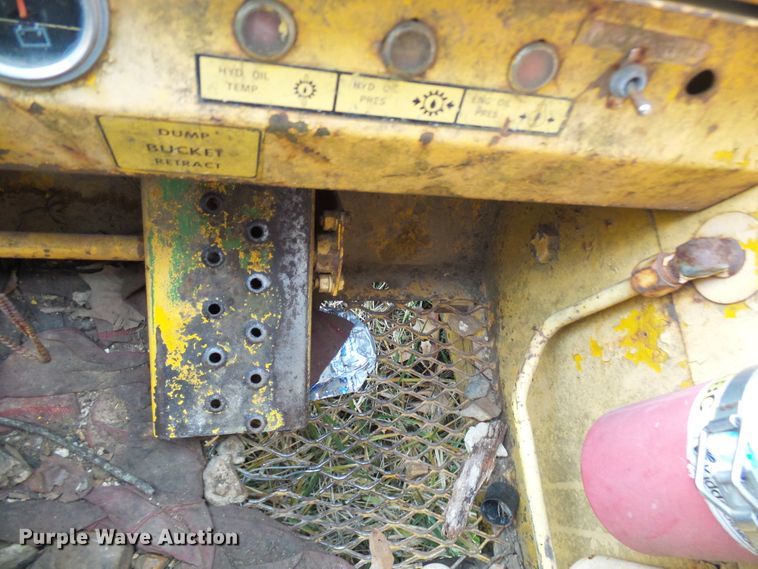 image for item DC2822 1976 New Holland L775  skid steer loader