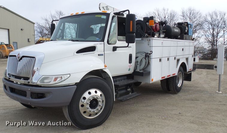 image for item DC2833 2013 International 4300  service truck