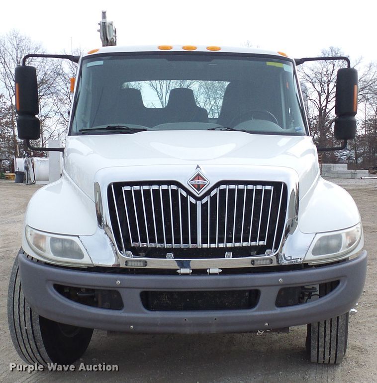 image for item DC2833 2013 International 4300  service truck