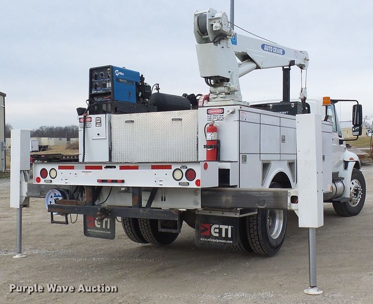 image for item DC2833 2013 International 4300  service truck