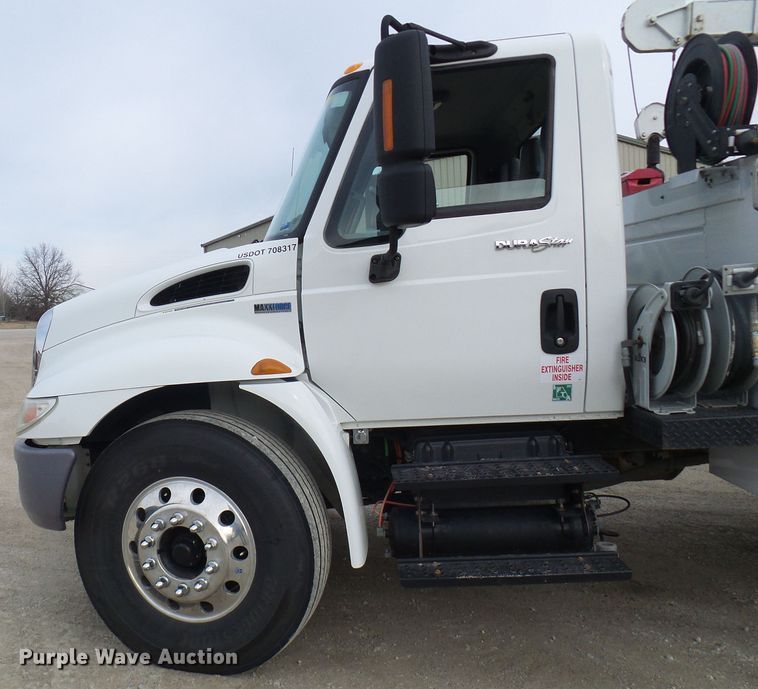image for item DC2833 2013 International 4300  service truck